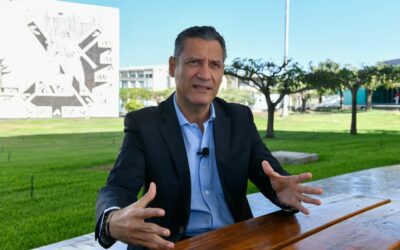 Dr. Óscar Solorio, admitido en la Barra de Abogados de EE.UU.